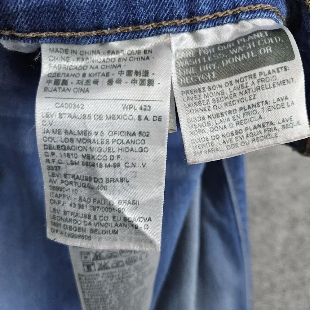 Levi Strauss Flatters & Flaunts Women's Skinny Leg 29x32 ACTUAL 30x30 Blue Jeans